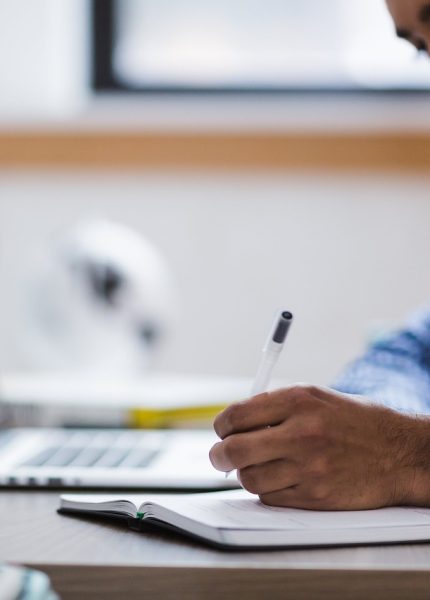 entdecken sie die vorteile des selbststudiums! erfahren sie, wie sie durch eigenständiges lernen ihre fähigkeiten erweitern und ihre persönlichen ziele erreichen können. perfekt für alle, die flexibel und effektiv lernen möchten.