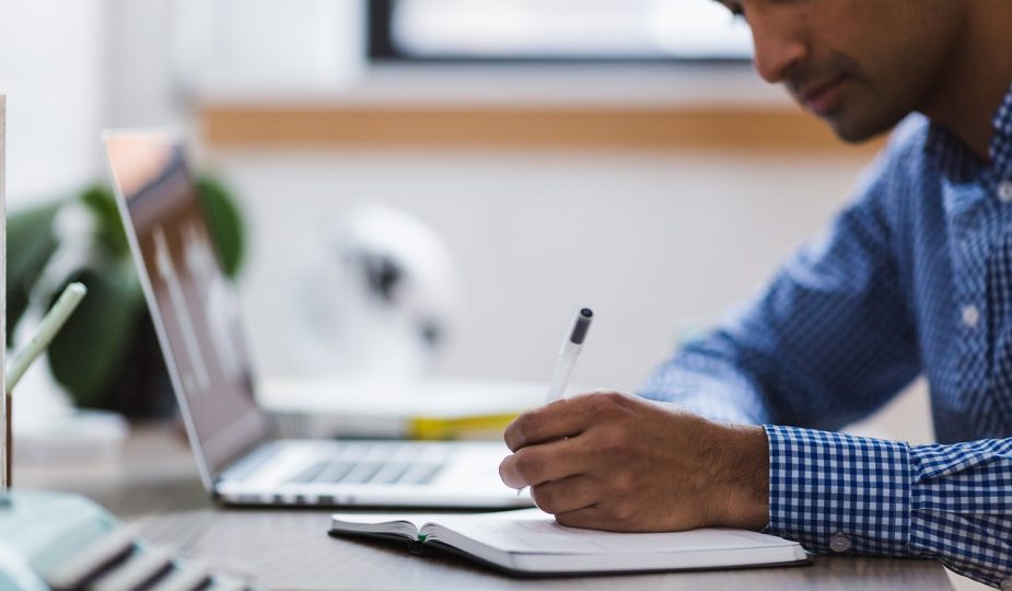 entdecken sie die vorteile des selbststudiums! erfahren sie, wie sie durch eigenständiges lernen ihre fähigkeiten erweitern und ihre persönlichen ziele erreichen können. perfekt für alle, die flexibel und effektiv lernen möchten.